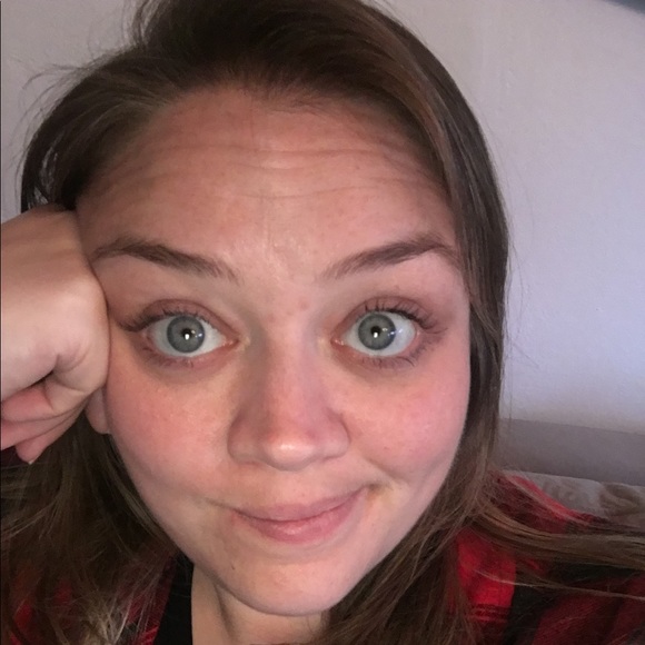 Meet your Posher, Laura - Picture 1 of 1